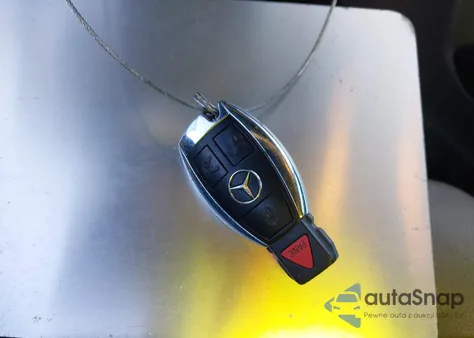 2011 Mercedes-Benz E 350 z USA, uszkodzony, nr VIN WDDHF5GB8BA515322